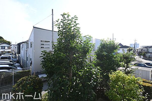 抜けるような眺望はマンションならではですね！2階のお部屋ですので陽当たりも良好です！