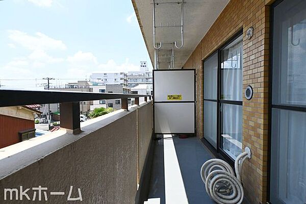 バルコニーは陽当たりとともに風通しも良く洗濯物もよく乾きます！