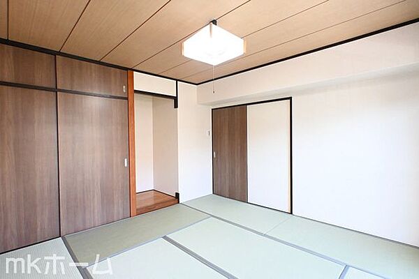 あると落ち着く和室には押入も完備されており、客間としてだけでなく収納などに利用できるスペースです！