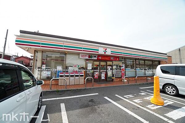 セブンイレブン松戸古ケ崎1丁目店 徒歩7分。 520m