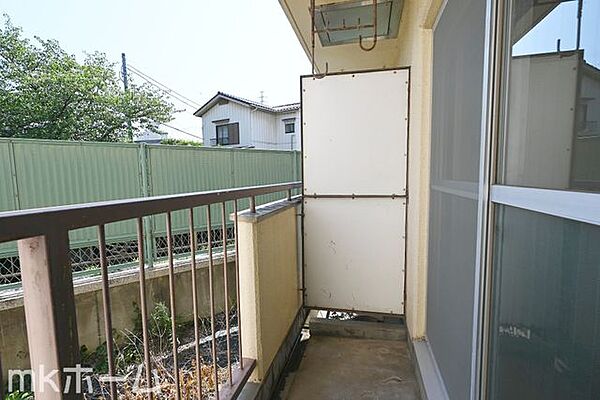 バルコニーは陽当たりとともに風通しも良く洗濯物もよく乾きます！