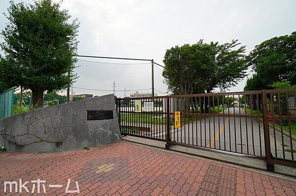 柏市立富勢中学校 徒歩9分。 720m