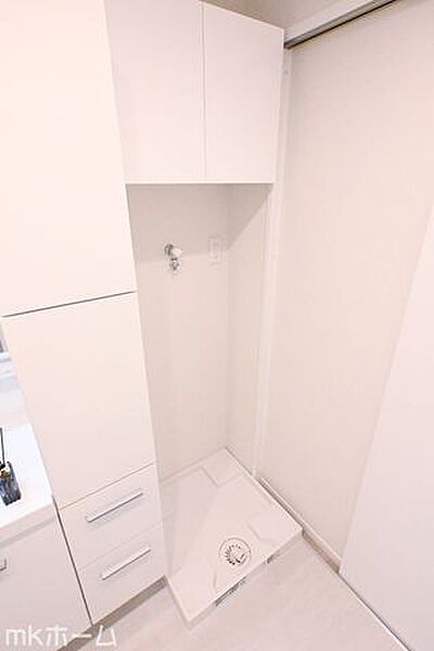 洗濯機置き場も広めのスペースを確保しております！是非、現地にてスペースを確認してみてください！