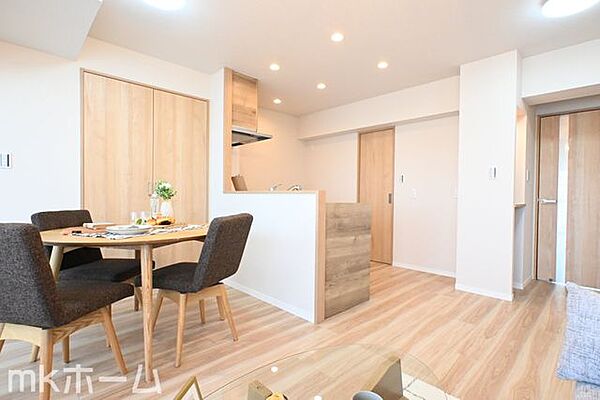 通風と採光を考慮したリビングは家族が自然と集まる空間となります！居心地の良いリビングで家族団らんを！