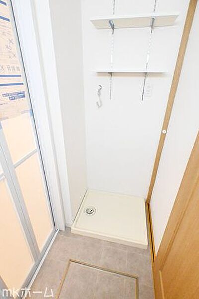 洗濯機置き場も広めのスペースを確保しております！是非、現地にてスペースを確認してみてください！