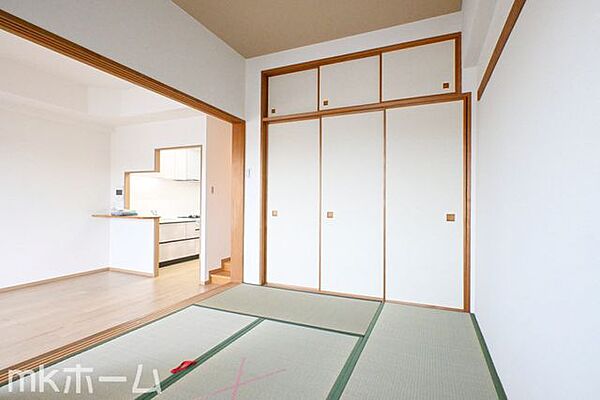 あると落ち着く和室には押入も完備されており、客間としてだけでなく収納などに利用できるスペースです！