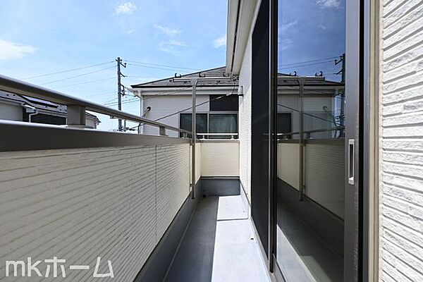 バルコニーは陽当たりとともに風通しも良く洗濯物もよく乾きます！