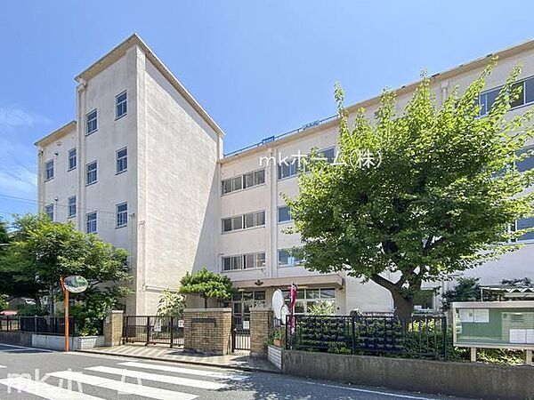 葛飾区立常盤中学校 徒歩9分。 710m