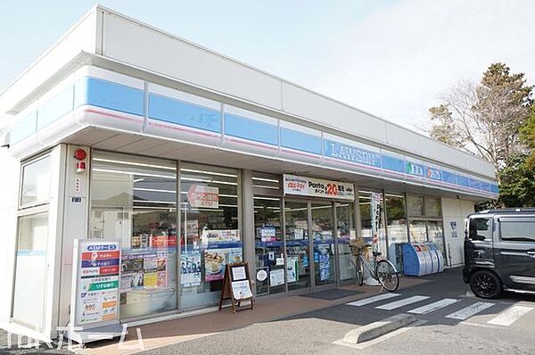 ローソン 鎌ケ谷北中沢店 徒歩15分。 1140m