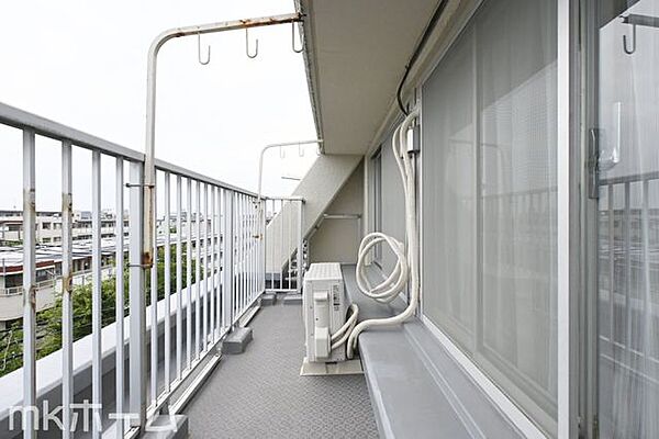 バルコニーは陽当たりとともに風通しも良く洗濯物もよく乾きます！