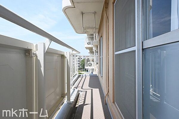 バルコニーは陽当たりとともに風通しも良く洗濯物もよく乾きます！