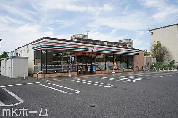 セブンイレブン千葉高浜店 徒歩9分。 670m