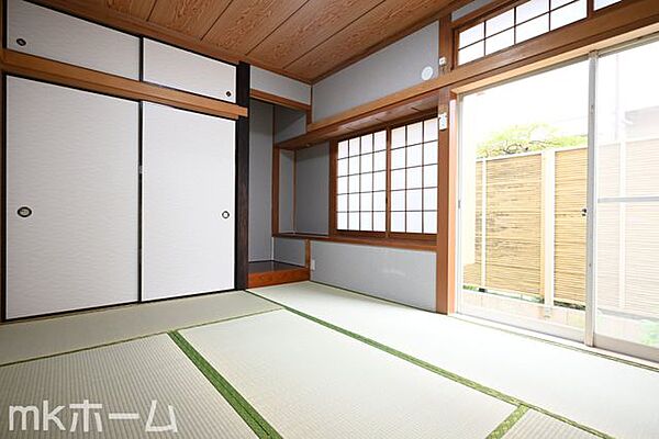 あると落ち着く和室があります！押入収納付きですのでお布団類なども無理なく収納できます！