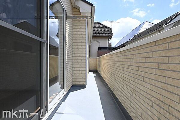 バルコニーは陽当たりとともに風通しも良く洗濯物もよく乾きます！