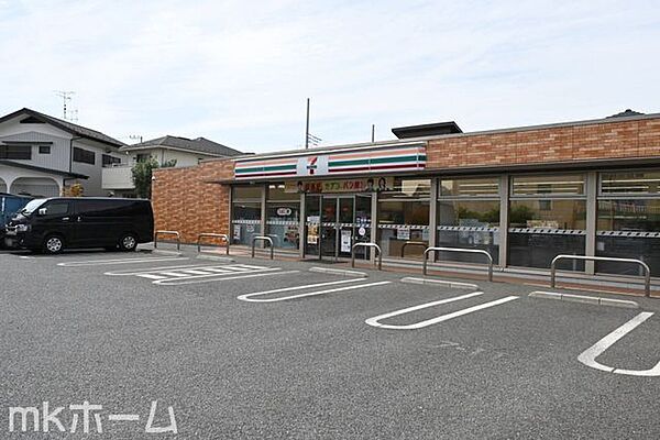 セブンイレブン流山おおたかの森北2丁目店 徒歩13分。 990m