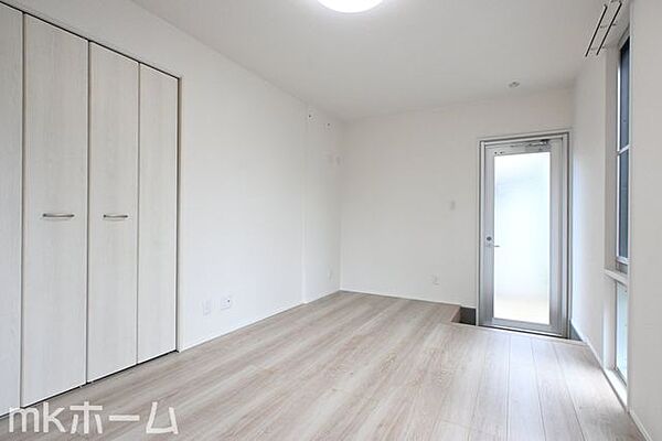 洋室には収納もしっかり完備されており、部屋を広々と利用することが可能なです！
