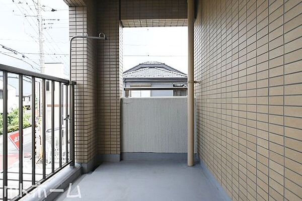 バルコニーは陽当たりとともに風通しも良く洗濯物もよく乾きます！