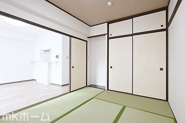 あると落ち着く和室には押入も完備されており、客間としてだけでなく収納などに利用できるスペースです！