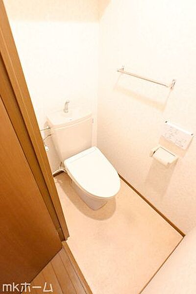 温水洗浄便座付きのトイレです！