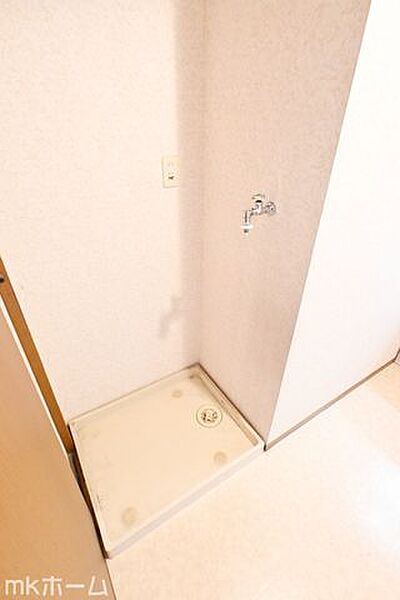 洗濯機置き場も広めのスペースを確保しております！是非、現地にてスペースを確認してみてください！