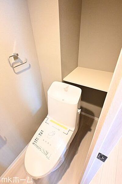 温水洗浄便座付きのトイレです！設備は新品に交換済みですので気持ちよくお住まい頂けます！