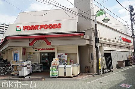 ヨークフーズ立石店 徒歩12分。 910m