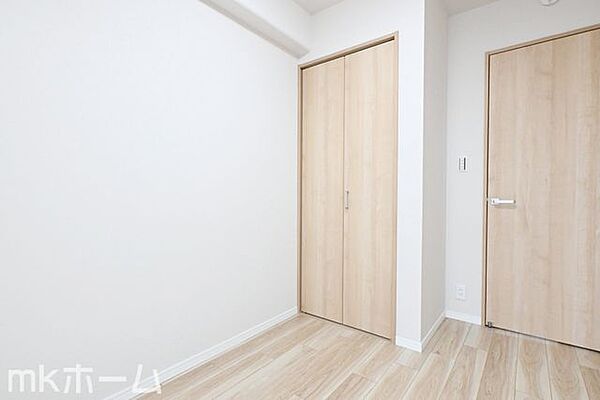 洋室には収納もしっかり完備されており、部屋を広々と利用することが可能です！