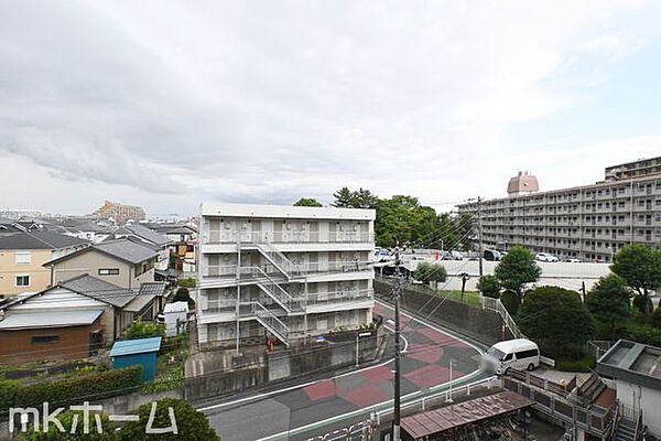 抜けるような眺望はマンションならではですね！6階のお部屋ですので陽当たりも良好です！