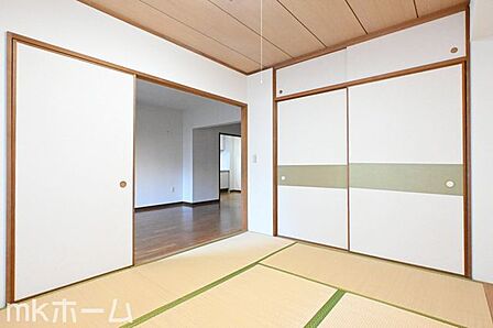 リビング横の和室は多目的に利用可能な空間です!お子様の遊び場、また客間として多彩にご利用頂けます!