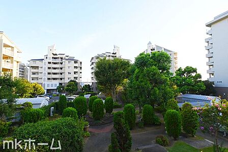 抜けるような眺望はマンションならではですね!2階のお部屋ですので陽当たりも良好です!
