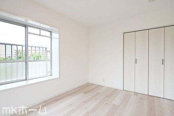 居室に大型のクローゼットを設置！豊富な収納があることで広い居住スペースを確保することができます！