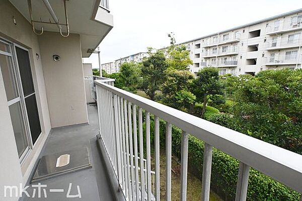 バルコニーは陽当たりとともに風通しも良く洗濯物もよく乾きます！