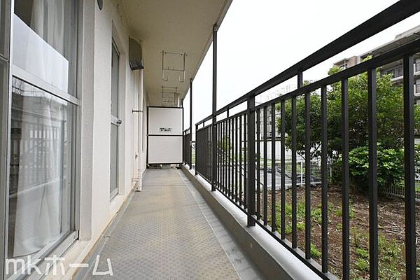 バルコニーは陽当たりとともに風通しも良く洗濯物もよく乾きます！
