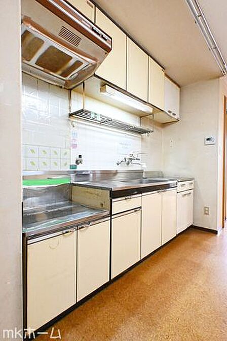 大きなキッチンスペースは家事をしながら会話も弾み、大切な家族のコミュニケーションスペースとなります!