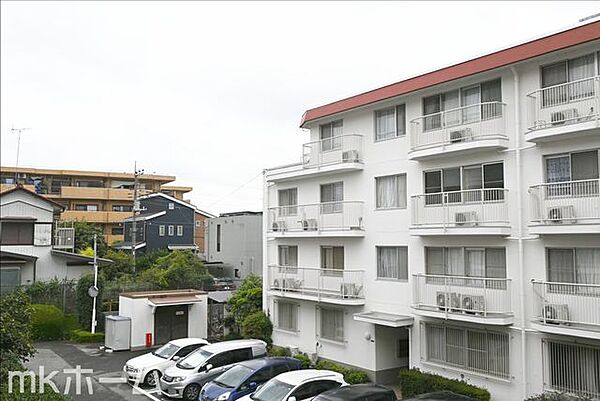 抜けるような眺望はマンションならではですね！2階のお部屋ですので陽当たりも良好です！