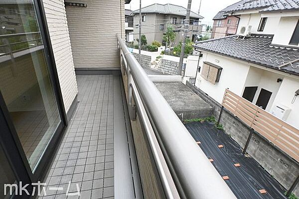 バルコニーは陽当たりとともに風通しも良く洗濯物もよく乾きます！
