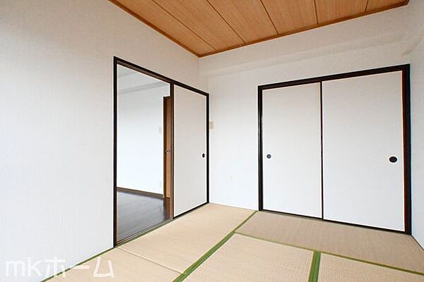 あると落ち着く和室には押入も完備されており、客間としてだけでなく収納などに利用できるスペースです！