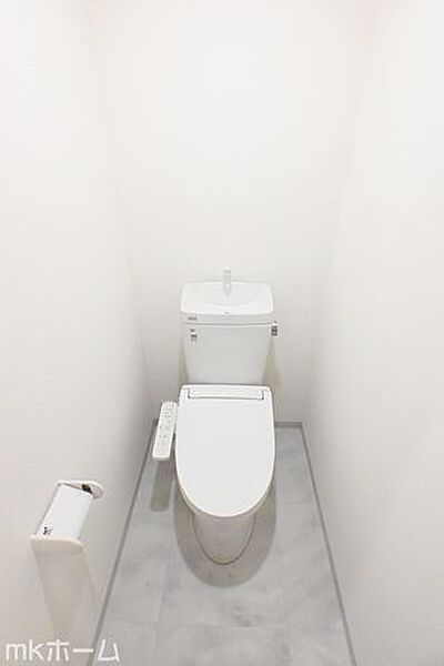 温水洗浄便座付きのトイレです！設備は新品に交換済みですので気持ちよくお住まい頂けます！