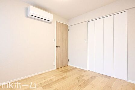 洋室には収納もしっかり完備されており、部屋を広々と利用することが可能なです!