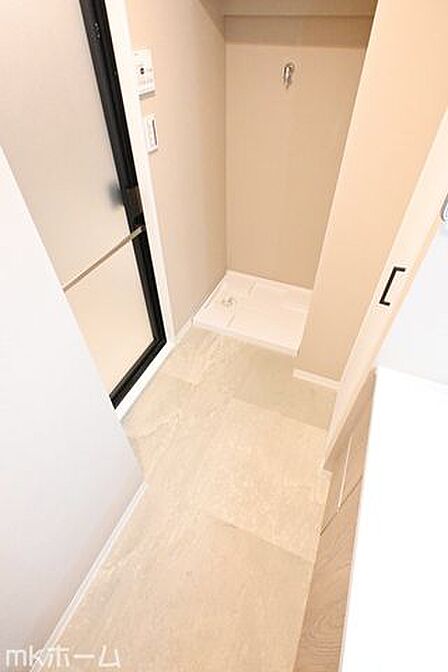 洗濯機置き場も広めのスペースを確保しております!是非、現地にてスペースを確認してみてください!