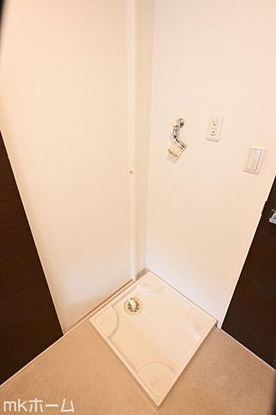 洗濯機置き場も広めのスペースを確保しております！是非、現地にてスペースを確認してみてください！