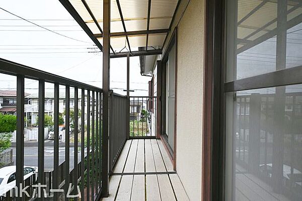 バルコニーは陽当たりとともに風通しも良く洗濯物もよく乾きます！