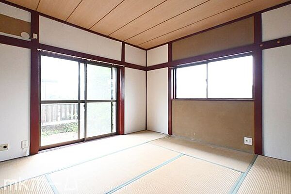 リビング横の和室は多目的に利用可能な空間です！お子様の遊び場、また客間として多彩にご利用頂けます！