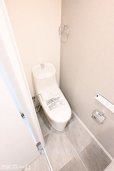 温水洗浄便座付きのトイレです！