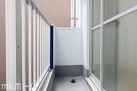 バルコニーは陽当たりとともに風通しも良く洗濯物もよく乾きます!