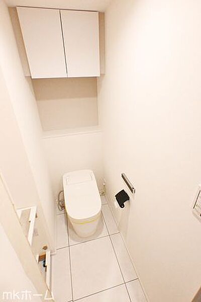 温水洗浄便座付きのトイレです！設備は新品に交換済みですので気持ちよくお住まい頂けます！