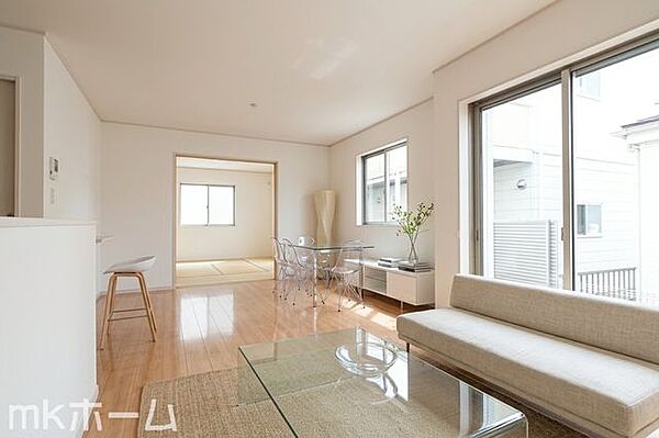 ※家具はCGイメージ画像です。光あふれる開放的なリビングは自然と家族が集まる空間！