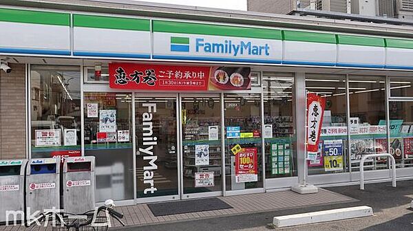 ファミリーマート　市川宮久保店 徒歩10分。 790m