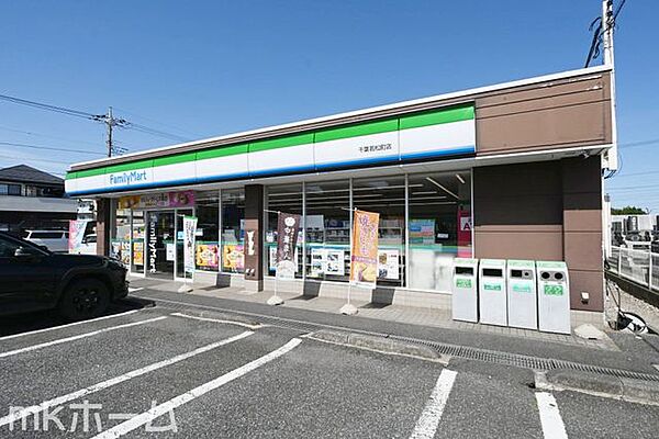 ファミリーマート千葉若松町店 徒歩6分。 460m