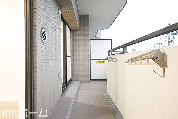 バルコニーは陽当たりとともに風通しも良く洗濯物もよく乾きます！